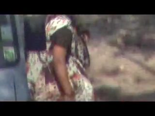 Indisch tanten tun urin draußen versteckt kamera film